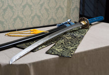 Lade das Bild in den Galerie-Viewer, Full Tang Hand Made Japanese Samurai Sword Snake Brass tsuba Forged Folded Damascus Steel Katana Real Sword,Full Tang Handgefertigtes japanisches Samurai-Schwert flexibles Schlangen geschmiedetes gefaltetes Damaskus Stahl Katana echtes Schwert