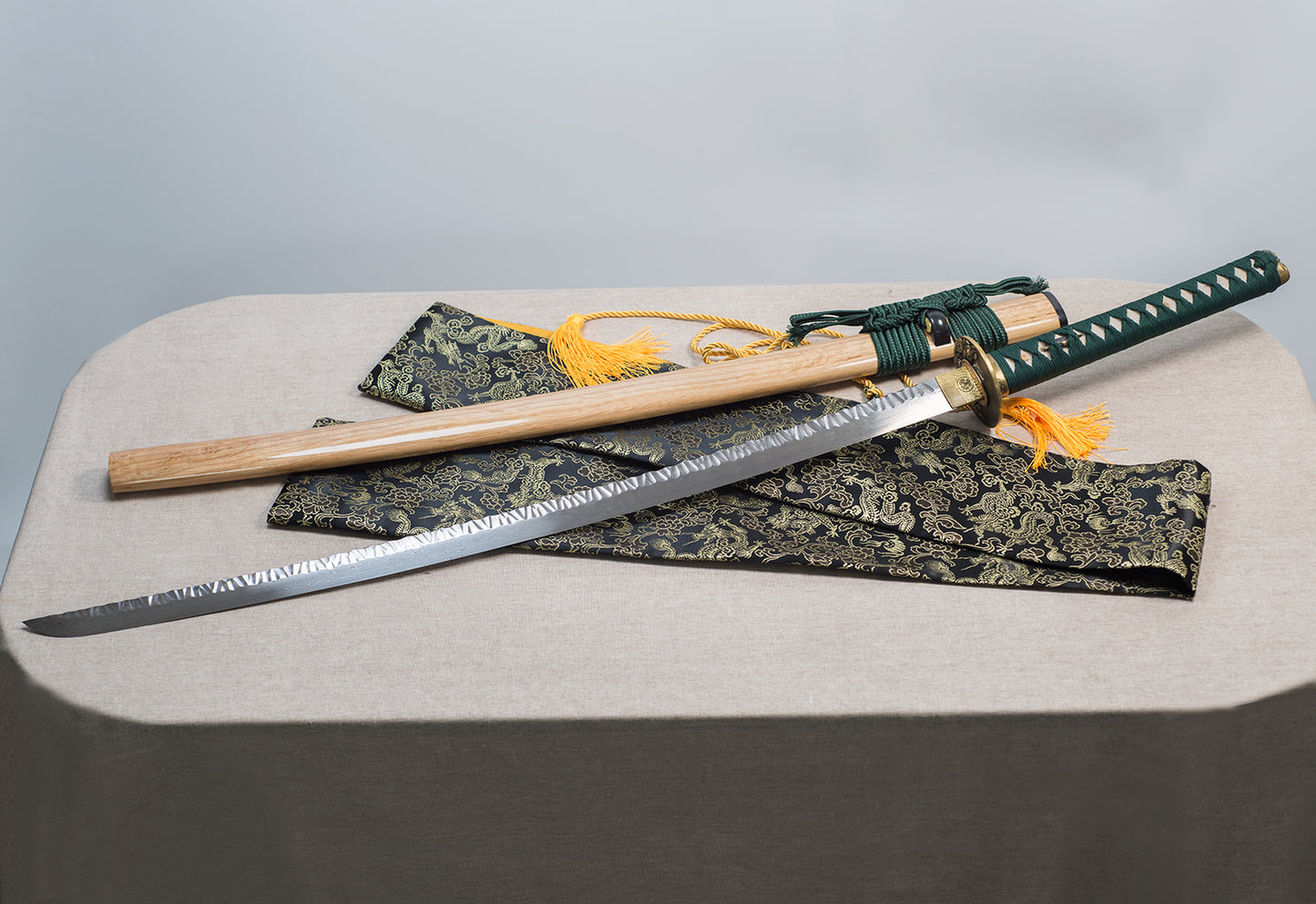 TsiaoChih Hand-Forged Damascus Steel Katana | Hammer Tone, Brass Tsuba, Full Tang (EU Stock) - Full Blade Profile