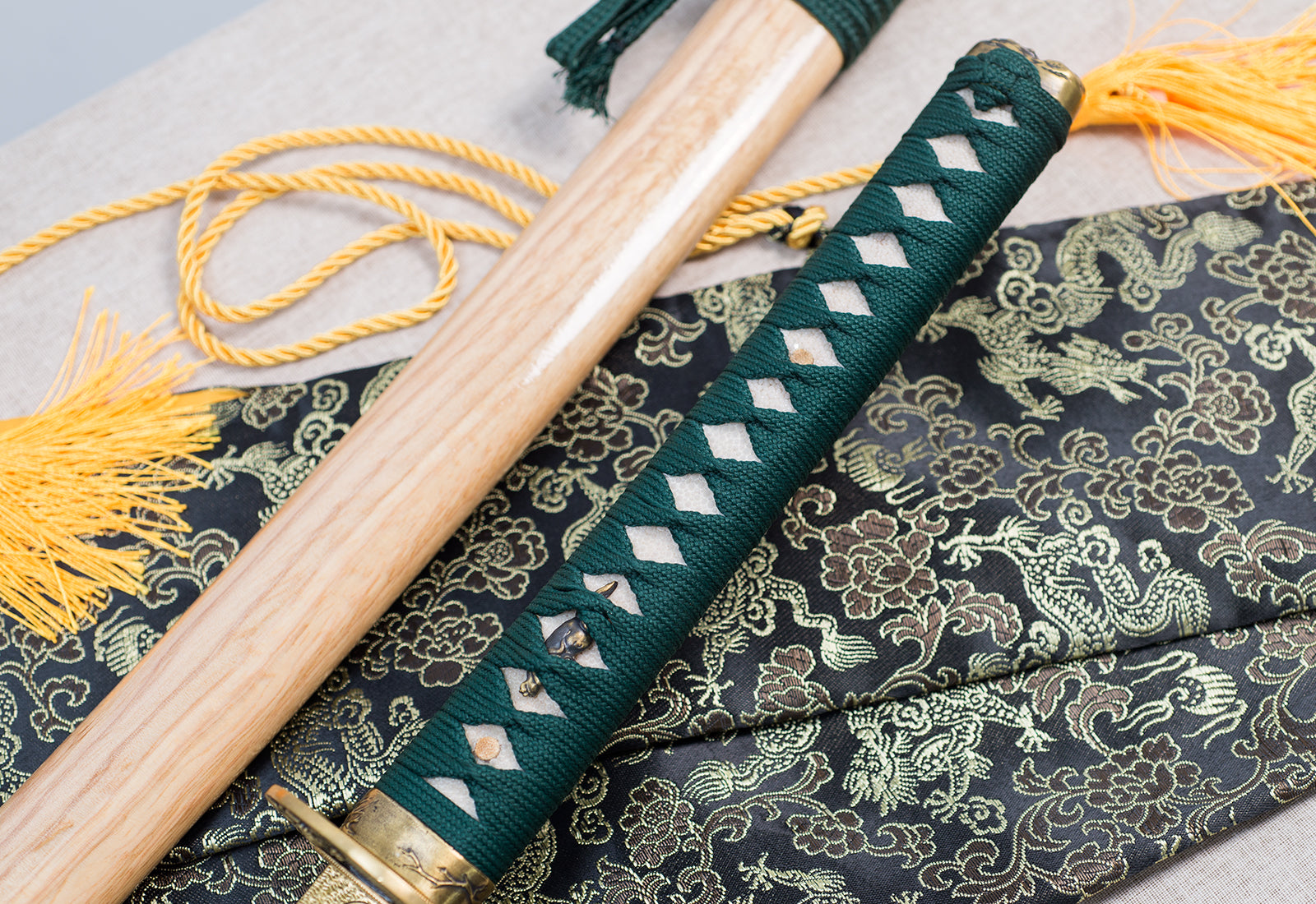 TsiaoChih Hand-Forged Damascus Steel Katana | Hammer Tone, Brass Tsuba, Full Tang (EU Stock) - Tsuka-Ito (Handle Wrap)