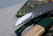 Load image into Gallery viewer, Tsiao Chih Buy Real Katana Europe | Hammer tone Handmade Damascus Steel Real Samurai Sword - Brass Tsuba, Full Tang Battle Ready (Germany Warehouse)
