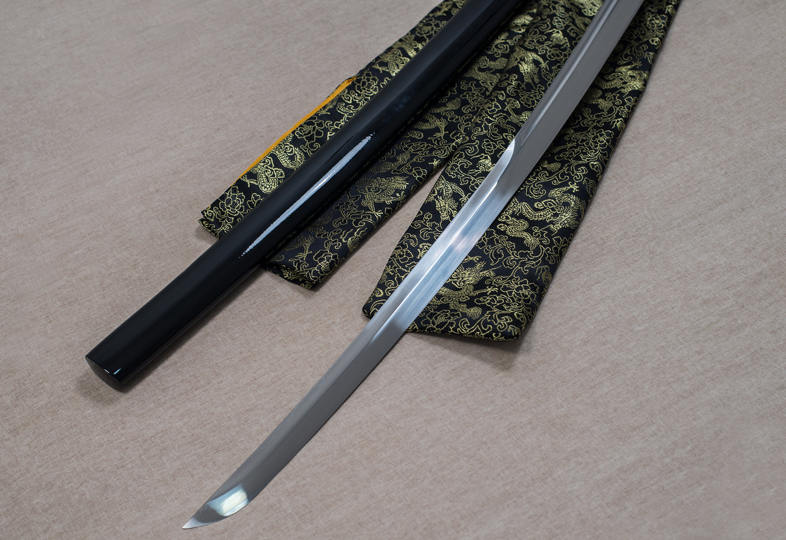 TsiaoChih Unokubi-Zukuri Katana | Hand-Forged Japanese Sword, Collector-Grade (EU Stock) - Jihada (Blade Surface)