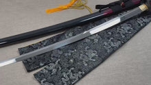 Load and play video in Gallery viewer, TsiaoChih Hand Made Japanese Sword UNOKUBI-ZUKURI Blade real sharp Katana Ship From German
