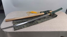 Load and play video in Gallery viewer, Tsiao Chih Buy Real Katana Europe | Hammer tone Handmade Damascus Steel Real Samurai Sword - Brass Tsuba, Full Tang Battle Ready (Germany Warehouse)
